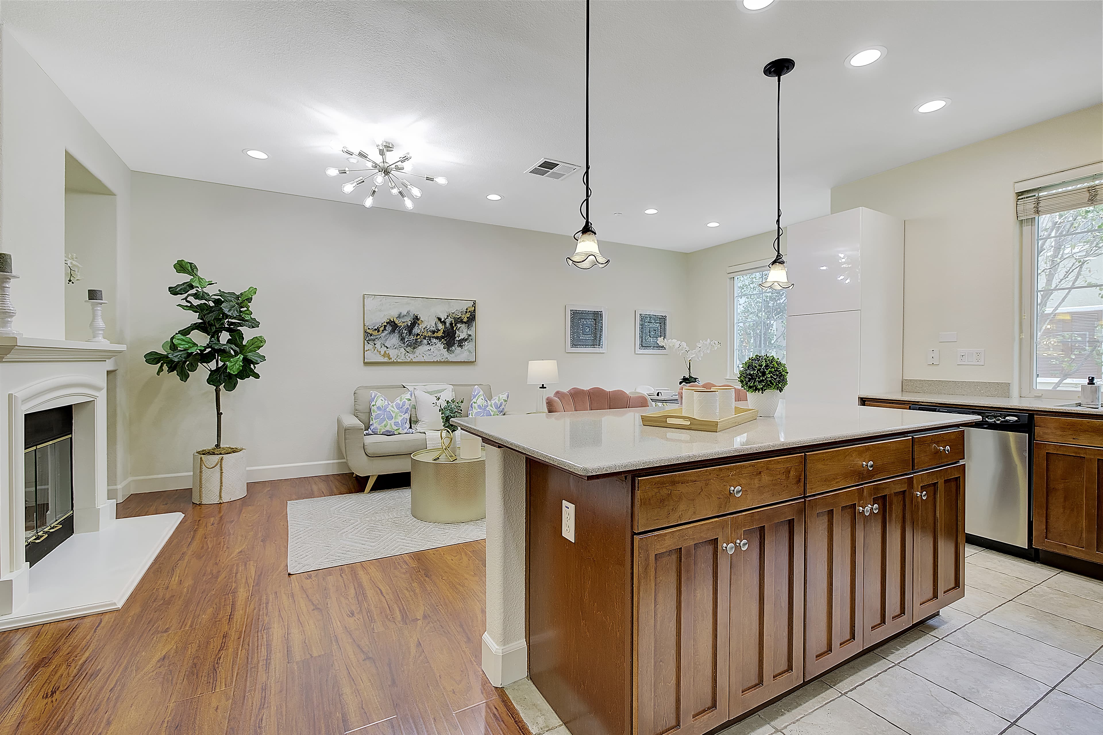 Video Tours vs. Still Photography: When to Use Each