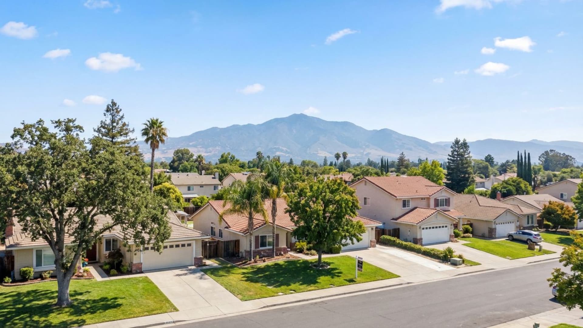 Spacious Concord California suburban neighborhood with Mount Diablo views